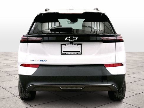 Used 2023 Chevrolet Bolt EUV LT w/ Convenience Package image 4