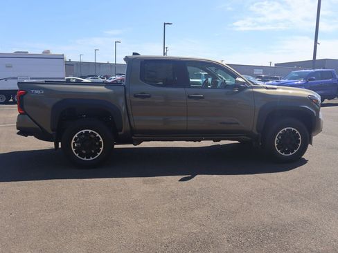 New 2026 Toyota Tacoma TRD Off-Road w/ TRD Off Road Upgrade Package AWD/4WD image 9