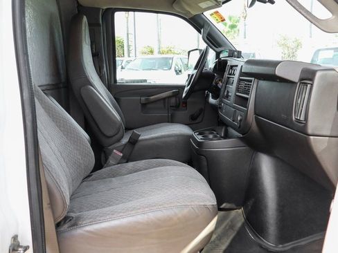Used 2016 Chevrolet Express 4500 w/ Chrome Appearance Package image 25
