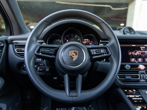 Certified 2025 Porsche Macan image 29