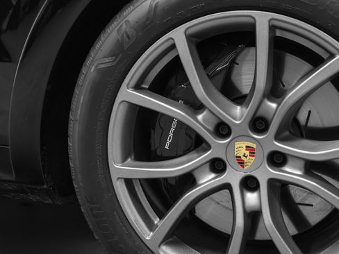 Certified 2024 Porsche Cayenne Turbo AWD/4WD image 18
