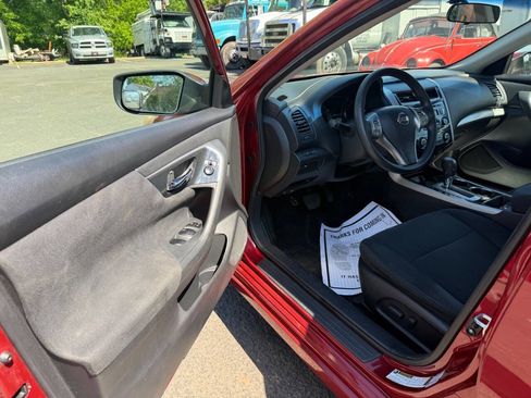 Used 2014 Nissan Altima 2.5 S FWD image 11