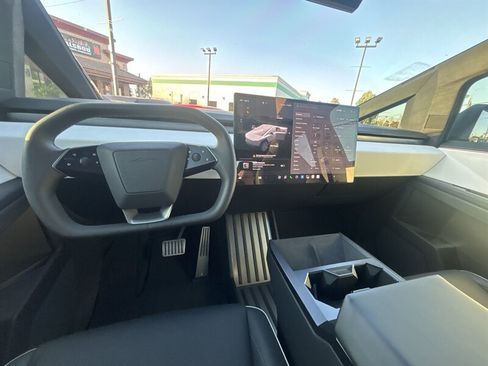 Used 2024 Tesla Cybertruck AWD Crew Cab image 23