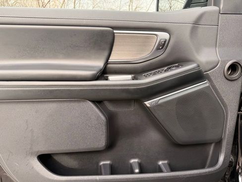 Used 2025 Ford Expedition Platinum image 28