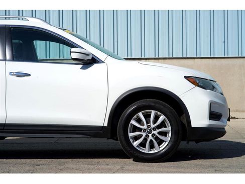 Used 2020 Nissan Rogue SV image 18