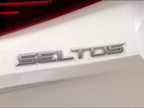 Used 2023 Kia Seltos S w/ Navigation Package image 28