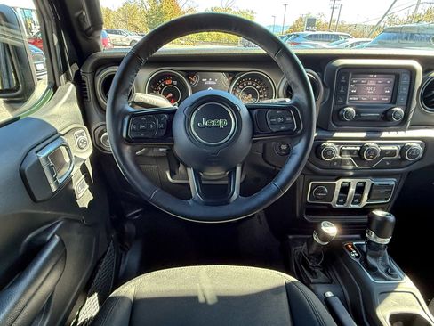 Used 2018 Jeep Wrangler Sport S image 32