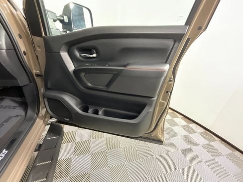 Used 2024 Nissan Titan PRO-4X w/ Pro-4x Convenience Package image 21