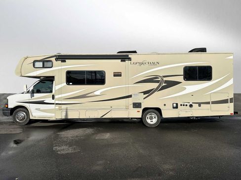 Used 2014 Chevrolet Express 4500 w/ RV Package image 4