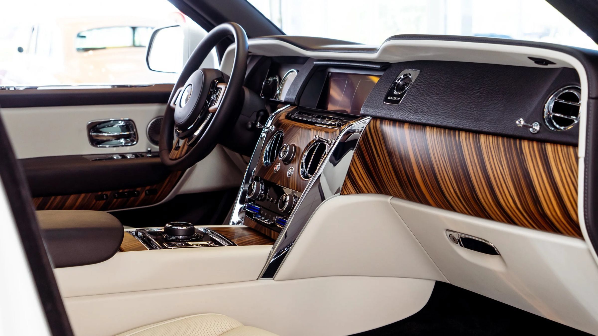 Used 2019 Rolls-Royce Cullinan AWD/4WD image 25