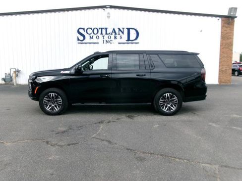 Used 2025 Chevrolet Suburban Z71 AWD/4WD image 1