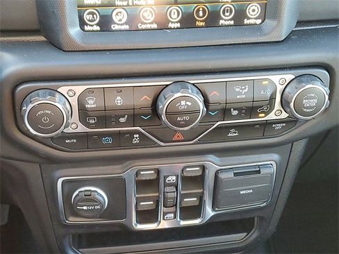 Used 2022 Jeep Wrangler Unlimited Sahara w/ Cold Weather Group image 17