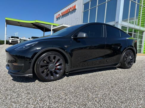 Used 2021 Tesla Model Y Performance image 11