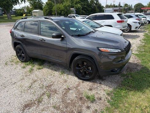 Used 2016 Jeep Cherokee Sport FWD image 1