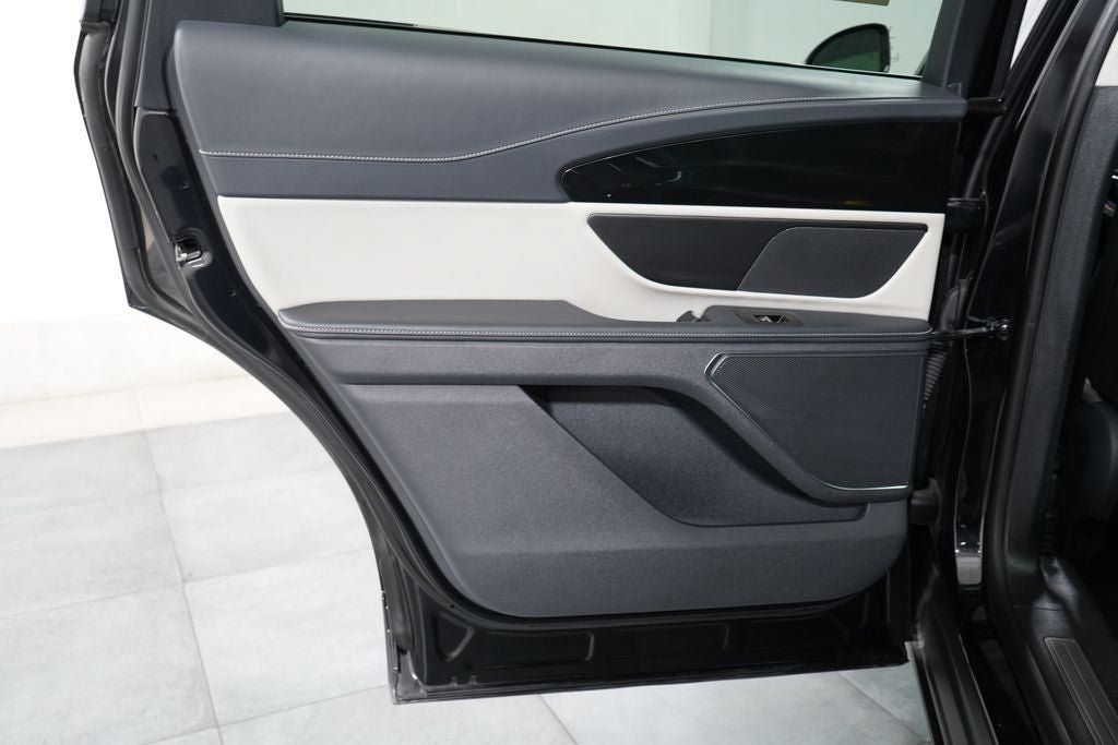 Used 2025 Lincoln Nautilus Premier AWD/4WD image 26