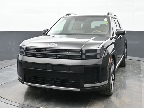 Used 2025 Hyundai Santa Fe Limited image 4