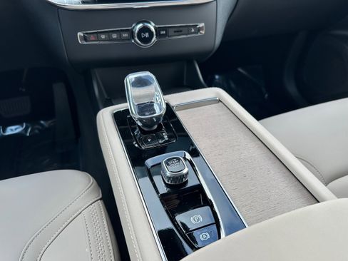 New 2026 Volvo XC90 B6 Plus w/ Protection Package Premier image 14