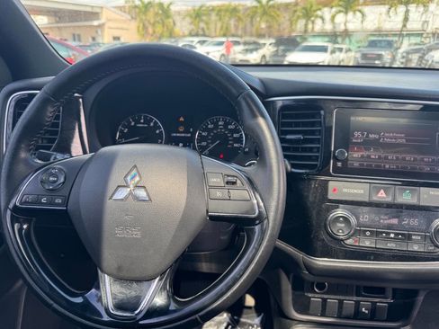 Used 2018 Mitsubishi Outlander SE image 26