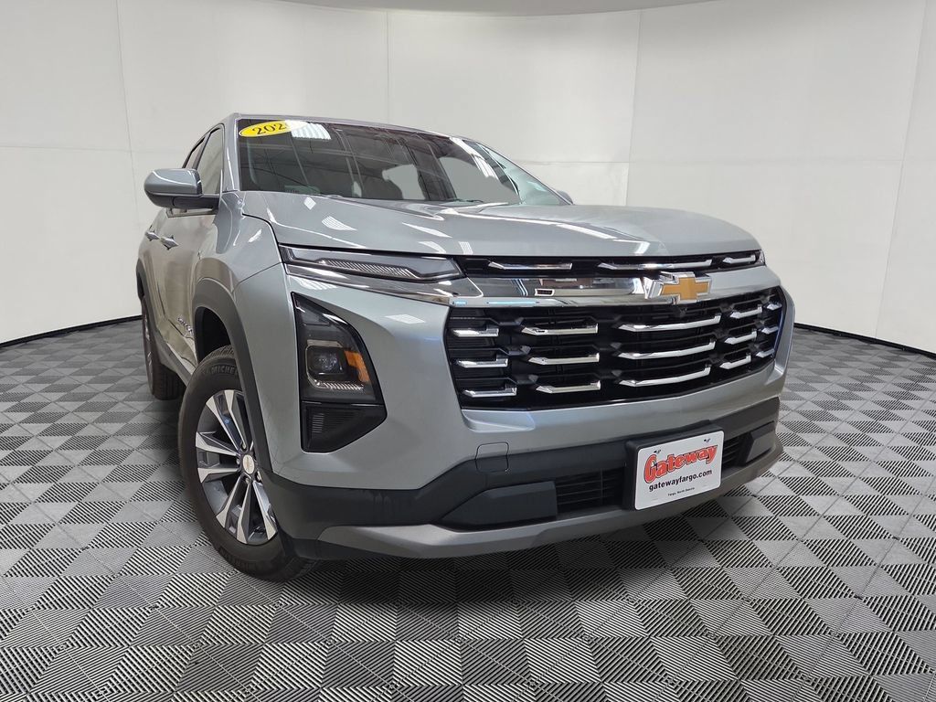 Used 2026 Chevrolet Equinox LT AWD/4WD image 2