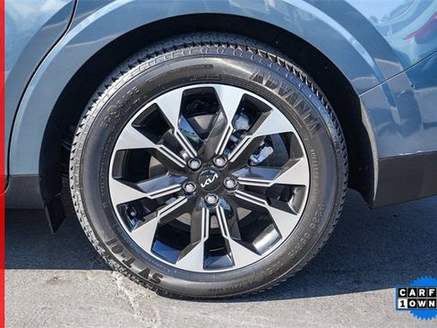 Certified 2024 Kia Carnival EX image 12