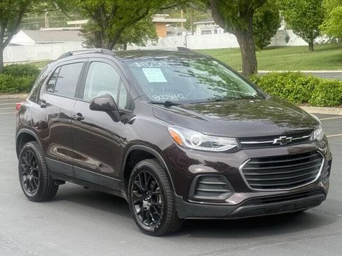 Used 2021 Chevrolet Trax LT w/ Sport Edition AWD/4WD image 2