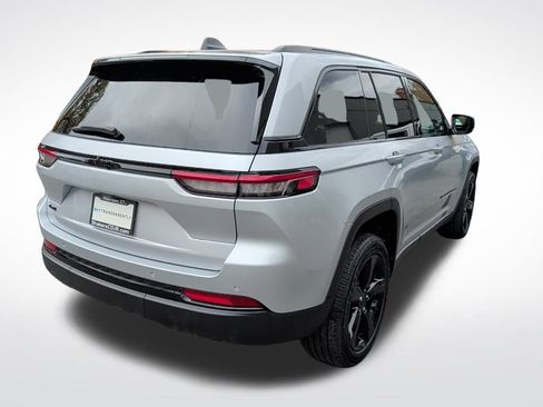 Certified 2025 Jeep Grand Cherokee Altitude image 5