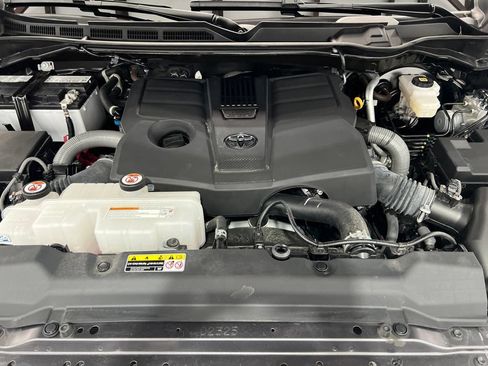Used 2025 Toyota Tundra Limited AWD/4WD image 25
