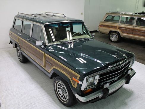 Used 1991 Jeep Grand Wagoneer 4X4 image 17