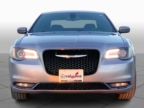 Used 2015 Chrysler 300 S image 3
