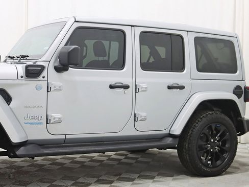 Used 2022 Jeep Wrangler Unlimited Sahara w/ Cold Weather Group image 3