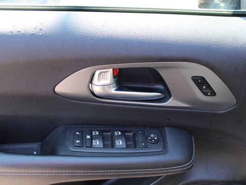 Used 2025 Chrysler Pacifica Select FWD image 11