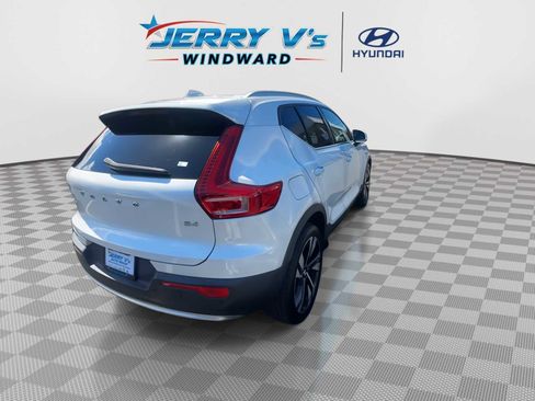 Used 2023 Volvo XC40 B4 Plus w/ Driver Assist Package image 7