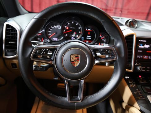 Used 2017 Porsche Cayenne image 16