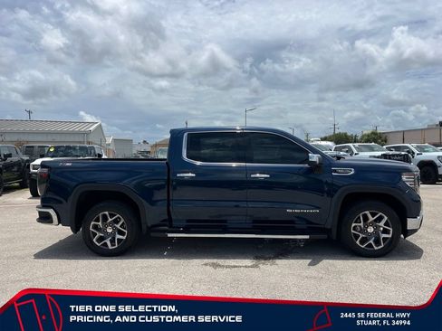 Used 2023 GMC Sierra 1500 SLT w/ SLT Premium Plus Package AWD/4WD image 8
