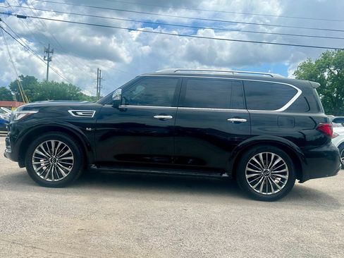 Used 2018 INFINITI QX80 2WD w/ Deluxe Technology Package image 2