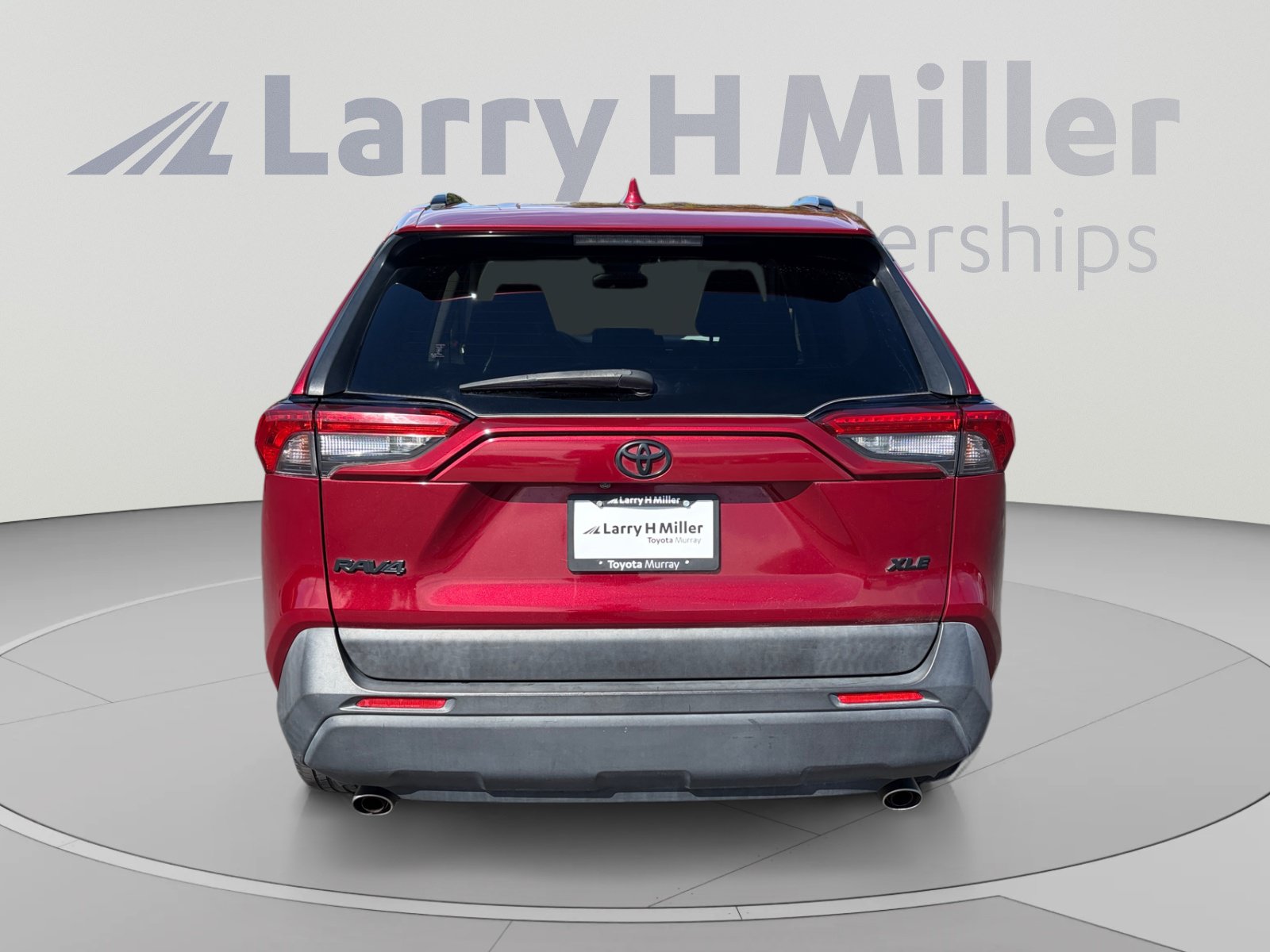 Used 2019 Toyota RAV4 XLE w/ Carpet Mat Package FWD image 4