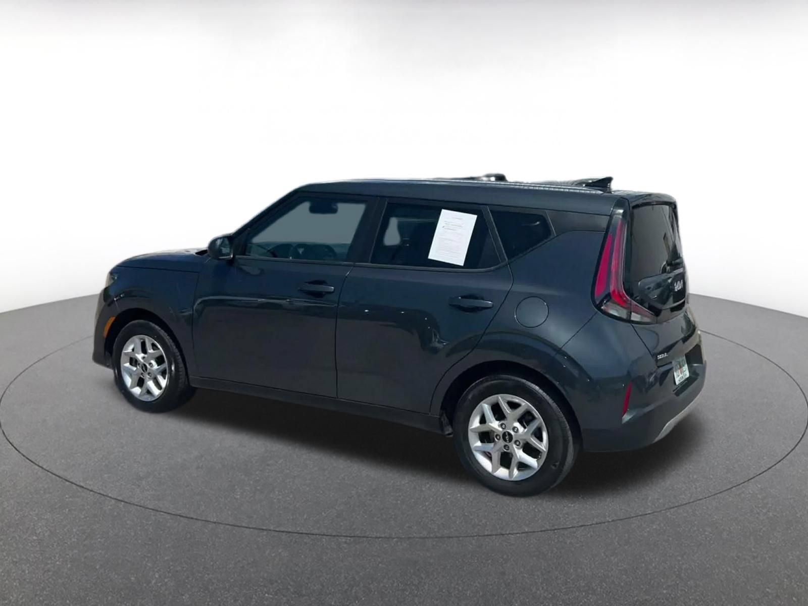 Used 2025 Kia Soul LX w/ LX Technology Package FWD image 9