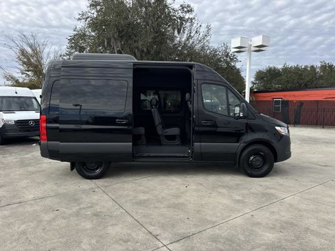 Used 2025 Mercedes-Benz Sprinter 2500 image 3