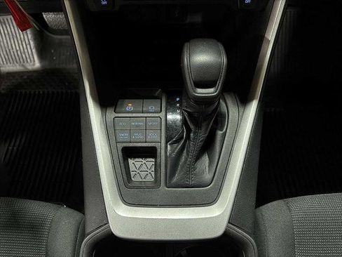 Certified 2022 Toyota RAV4 LE image 29