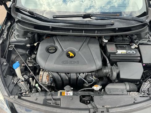 Used 2017 Hyundai Elantra GT FWD image 25