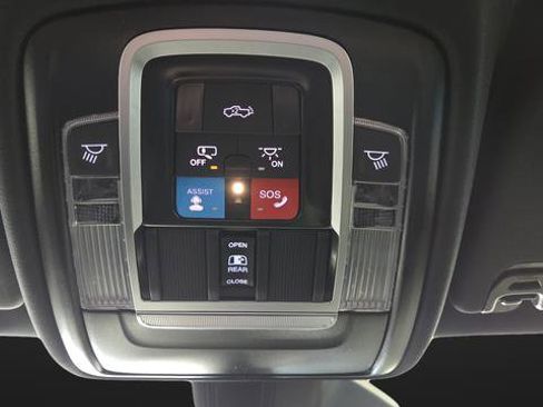 New 2026 RAM 1500 4x4 Crew Cab image 32