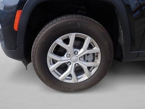 Used 2023 Jeep Grand Cherokee Limited w/ Luxury Tech Group II AWD/4WD image 7