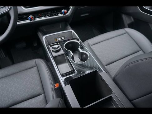 New 2026 Chevrolet Equinox LT w/ Convenience Package II FWD image 10