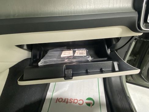 Certified 2024 Volvo XC40 B5 Ultimate w/ Protection Package Premier image 30