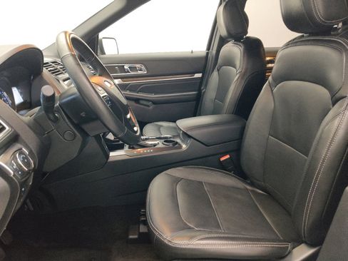 Used 2018 Ford Explorer Limited w/ Equipment Group 301A FWD image 17