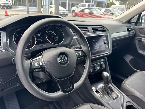 Used 2021 Volkswagen Tiguan SE FWD image 9