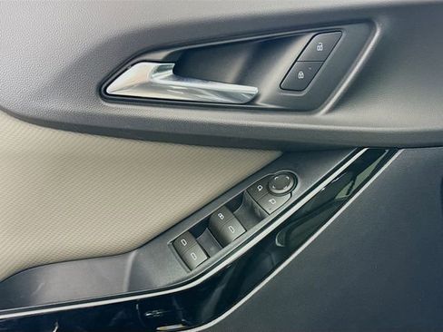 New 2026 Chevrolet Equinox LT w/ Convenience Package II FWD image 20