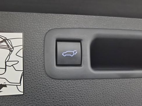 Used 2021 Toyota Highlander Platinum image 10