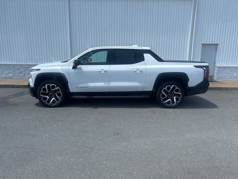 New 2024 Chevrolet Silverado EV RST image 9