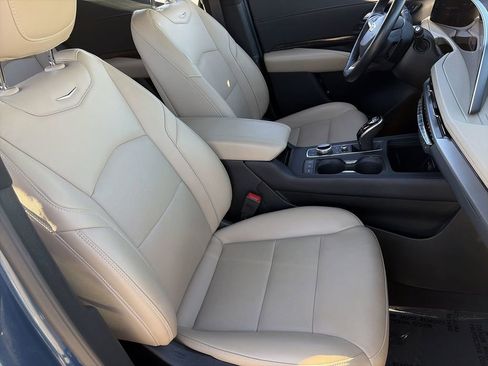 Used 2024 Cadillac XT4 Premium Luxury image 19